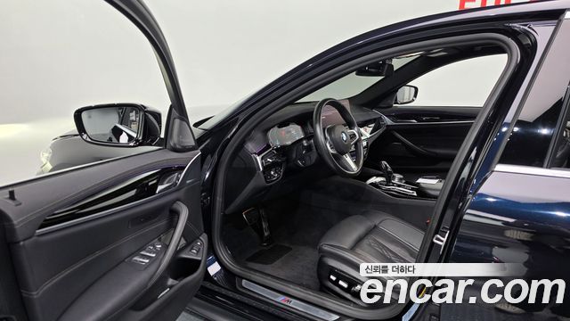 BMW 5-Series 2021 — photo 10