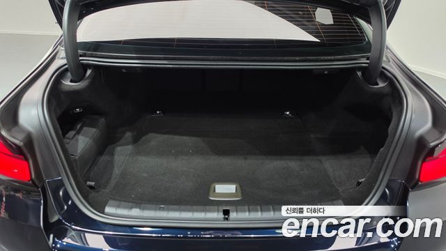 BMW 5-Series 2021 — photo 17