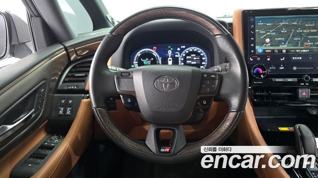 Toyota Alphard 2024 — photo 18