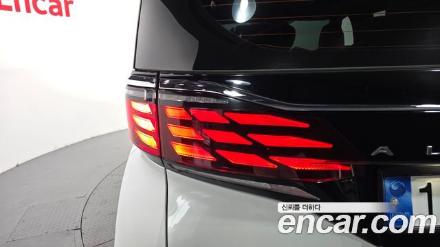 Toyota Alphard 2024 — photo 9