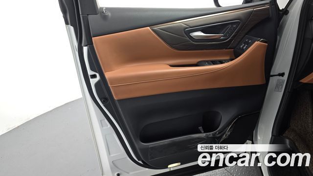 Toyota Alphard 2024 — photo 14