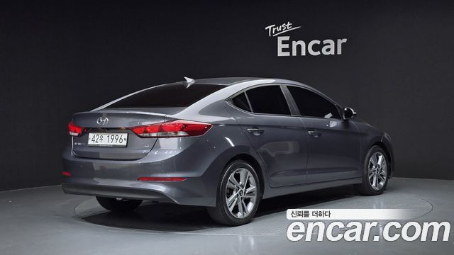 Hyundai AVANTE 2018 — photo 2