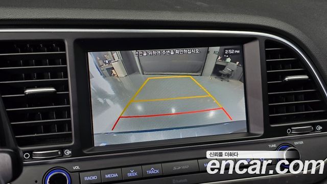Hyundai AVANTE 2018 — photo 17