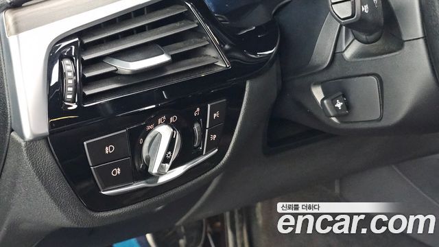 BMW 5-Series 2017 — photo 17