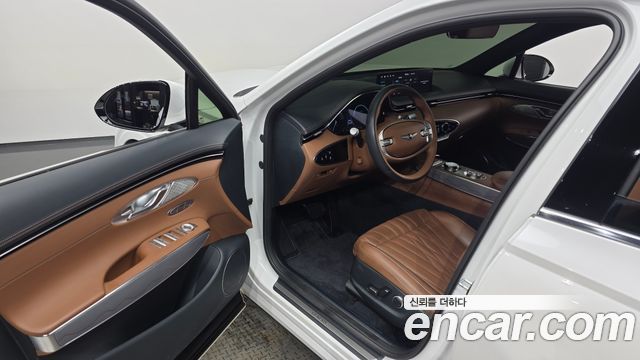 Genesis GV70 2023 — photo 13