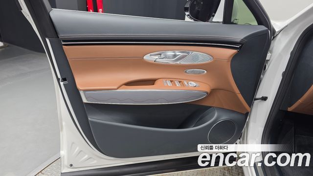 Genesis GV70 2023 — photo 14
