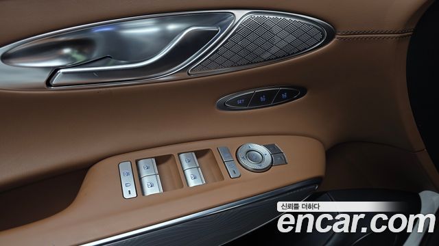 Genesis GV70 2023 — photo 28