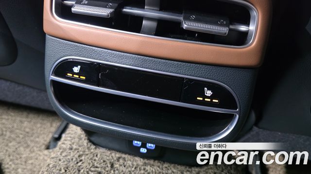 Genesis GV70 2023 — photo 29