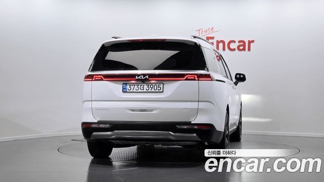 Kia Canival 2023 — photo 4