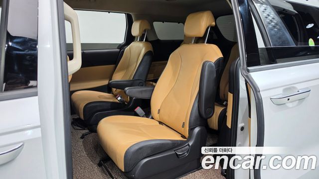 Kia Canival 2023 — photo 17