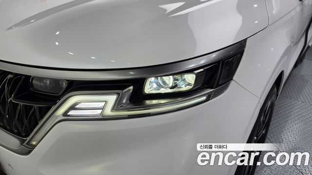 Kia Canival 2023 — photo 8