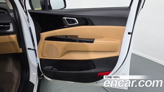Kia Canival 2023 — photo 15