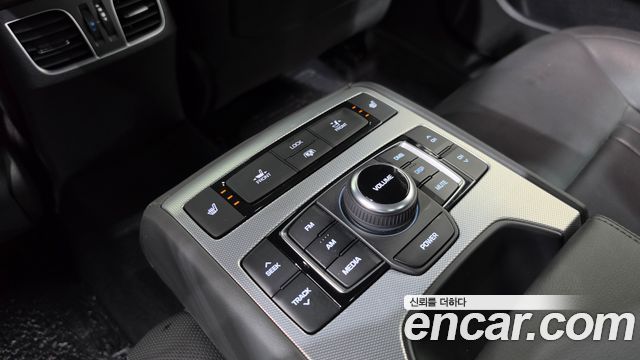 Genesis G80 2019 — photo 23