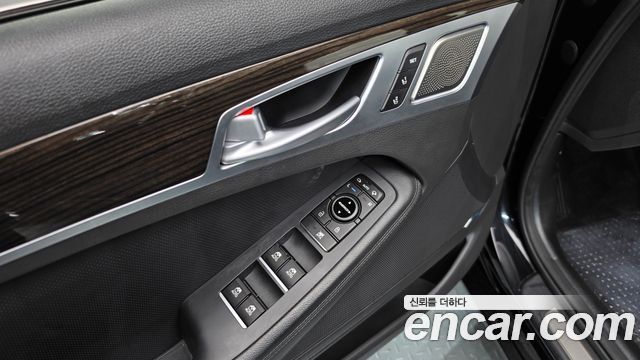 Genesis G80 2019 — photo 27