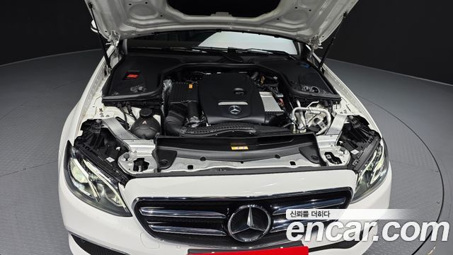 Mercedes-Benz E-Class 2020 — photo 6