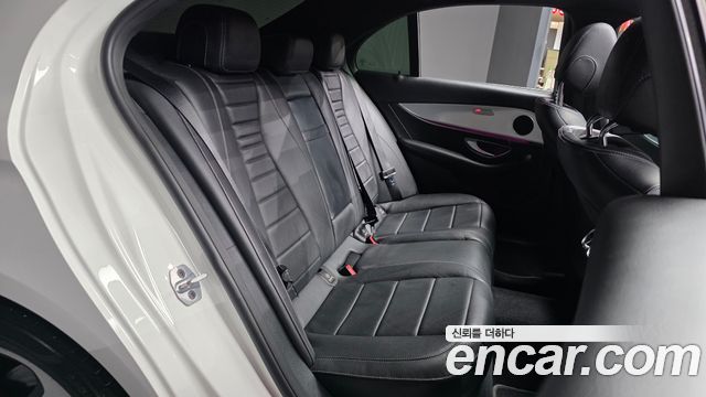 Mercedes-Benz E-Class 2020 — photo 18