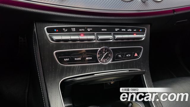 Mercedes-Benz E-Class 2020 — photo 23