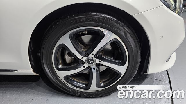 Mercedes-Benz E-Class 2020 — photo 7
