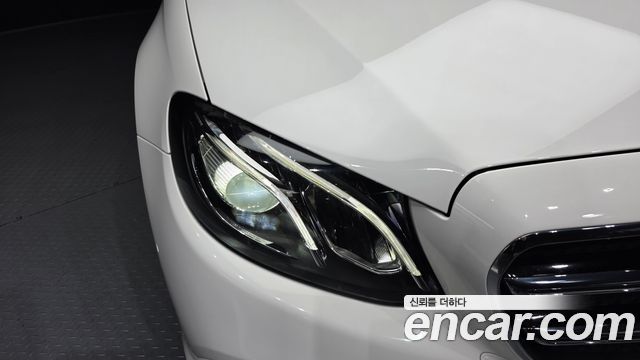 Mercedes-Benz E-Class 2020 — photo 8