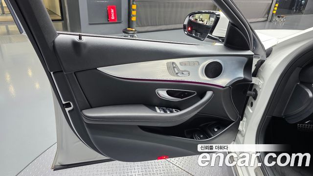 Mercedes-Benz E-Class 2020 — photo 14