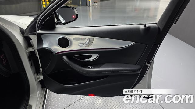 Mercedes-Benz E-Class 2020 — photo 15