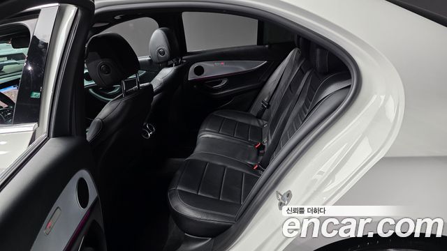 Mercedes-Benz E-Class 2020 — photo 16