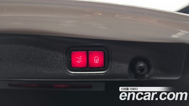 Mercedes-Benz E-Class 2020 — photo 32