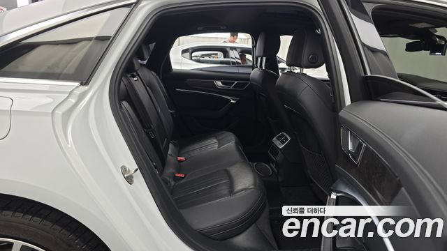 Audi A6 2021 — photo 12