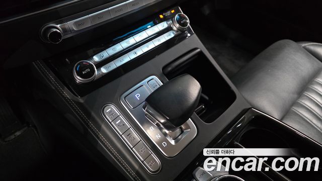 Genesis G90 2019 — photo 12