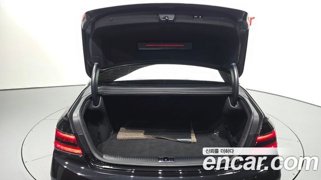 Genesis G90 2019 — photo 26
