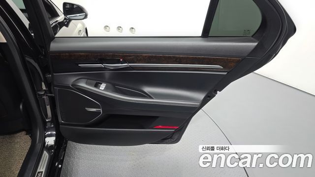 Genesis G90 2019 — photo 15