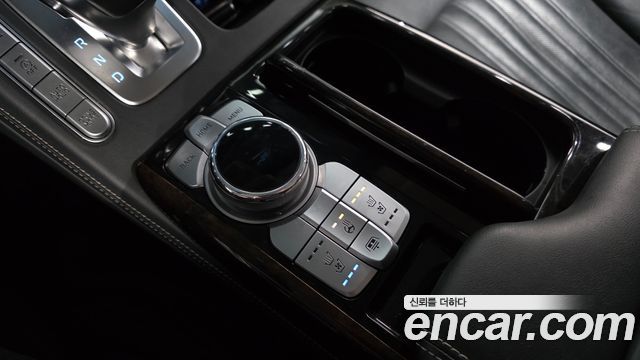 Genesis G90 2019 — photo 30