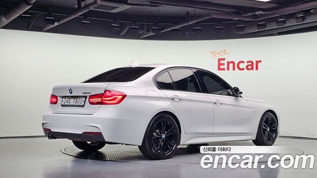 BMW 3-Series 2018 — photo 2
