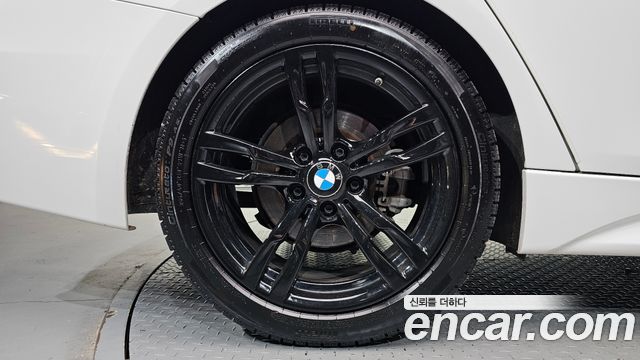 BMW 3-Series 2018 — photo 5