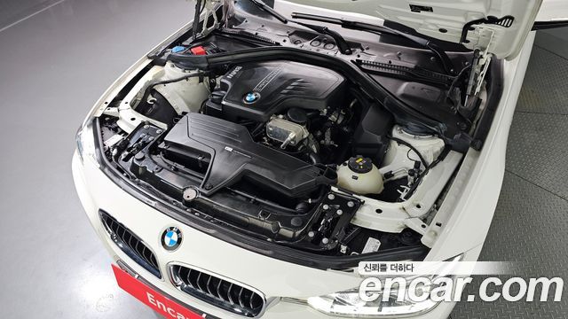 BMW 3-Series 2018 — photo 6