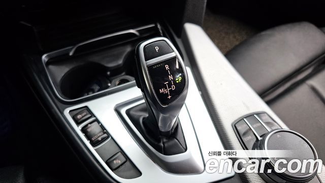 BMW 3-Series 2018 — photo 9
