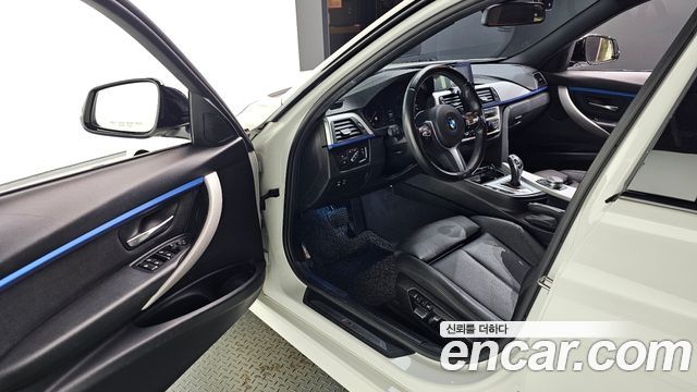BMW 3-Series 2018 — photo 10