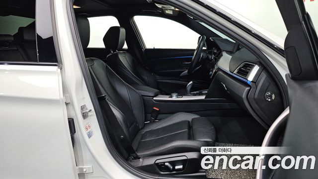 BMW 3-Series 2018 — photo 11