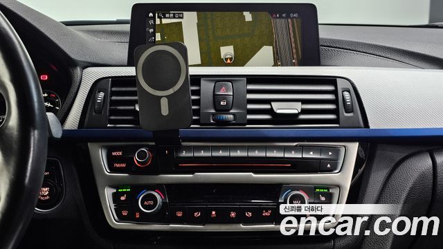 BMW 3-Series 2018 — photo 14