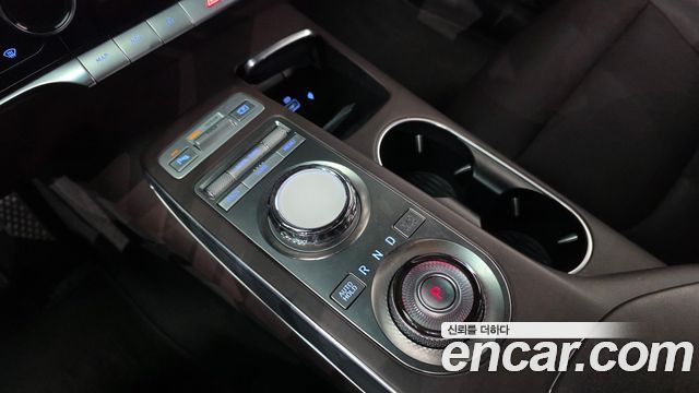 Genesis GV70 2021 — photo 12