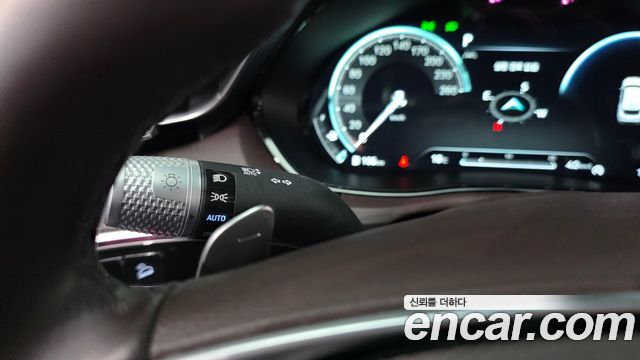 Genesis GV70 2021 — photo 27