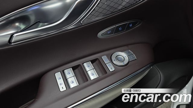 Genesis GV70 2021 — photo 28