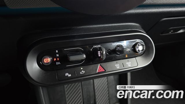 Mini Cooper Convertible 2025 — photo 9