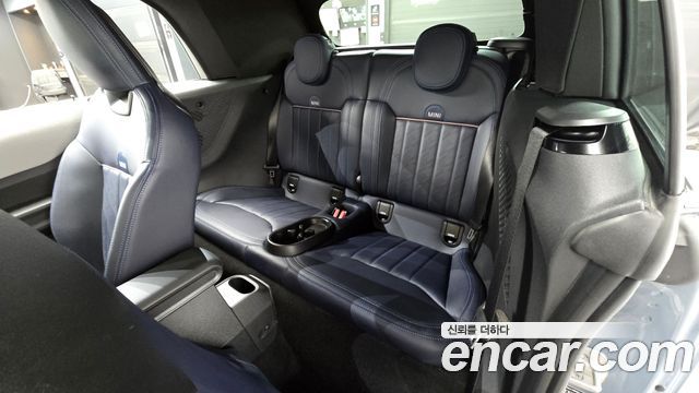 Mini Cooper Convertible 2025 — photo 10