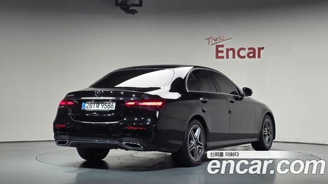 Mercedes-Benz E-Class 2023 — photo 2