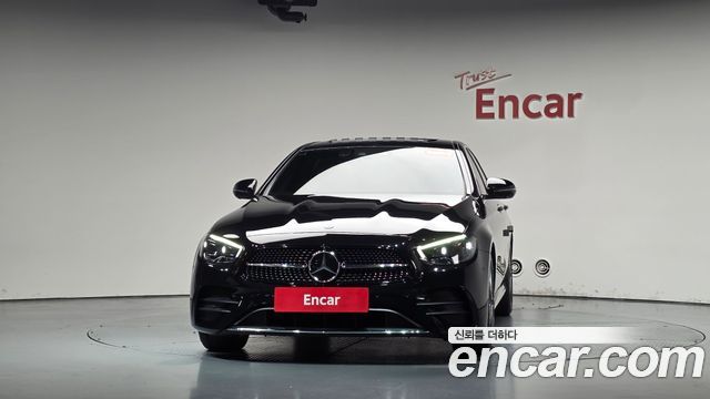 Mercedes-Benz E-Class 2023 — photo 3