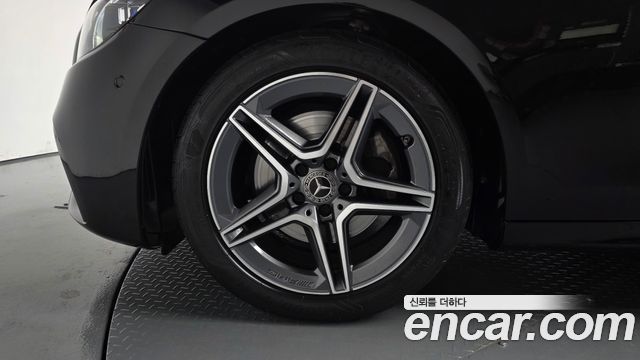 Mercedes-Benz E-Class 2023 — photo 5