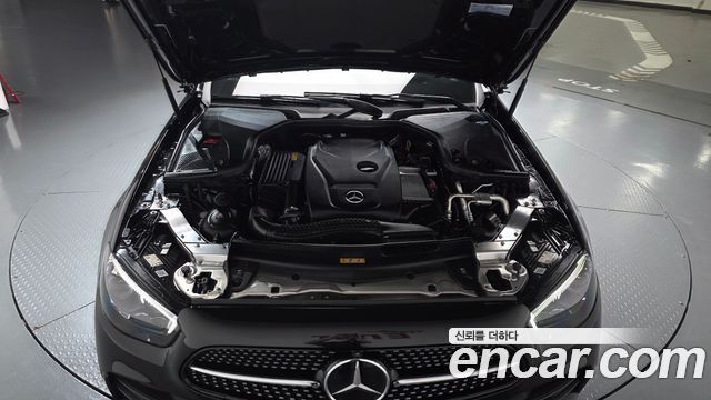Mercedes-Benz E-Class 2023 — photo 6