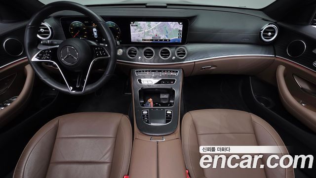 Mercedes-Benz E-Class 2023 — photo 10