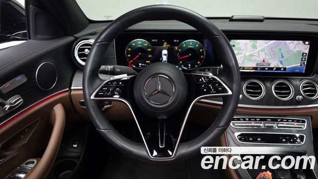 Mercedes-Benz E-Class 2023 — photo 19